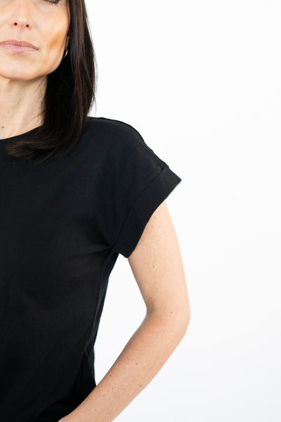 Lila Tee in Black