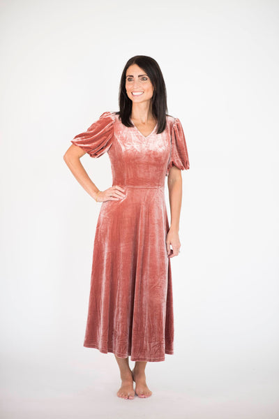 Brinklie Velvet Dress in Blush