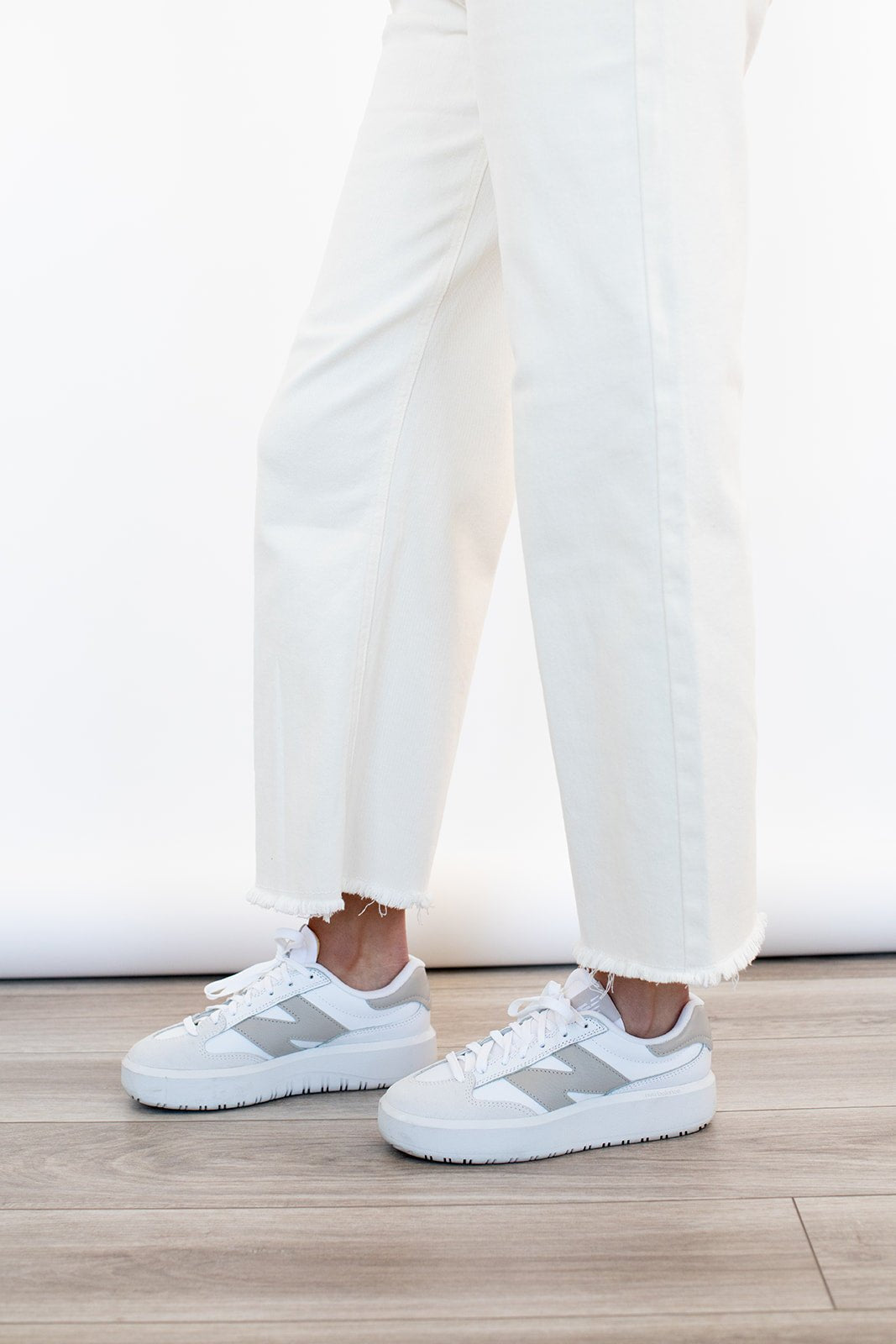 Avery Cropped Jeans In Ivory