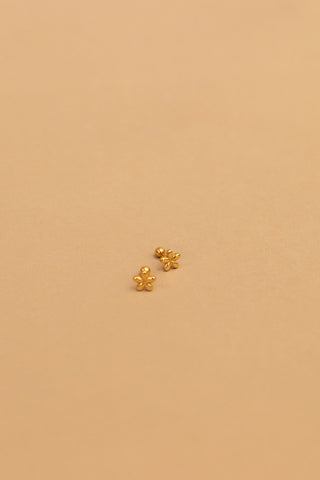 Flower stud earrings