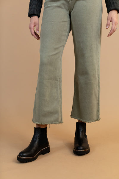 Avery Cropped Jeans In Olive