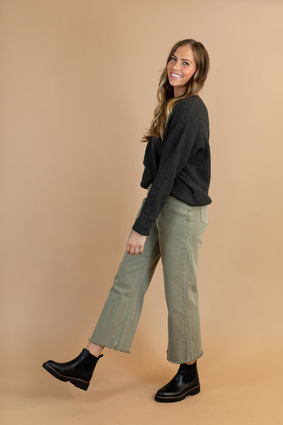 Avery Cropped Jeans In Olive