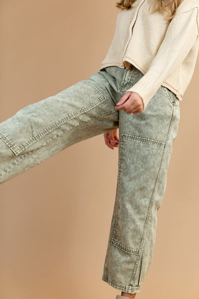 Jayne Barrel Jeans in Olive