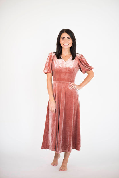 Brinklie Velvet Dress in Blush